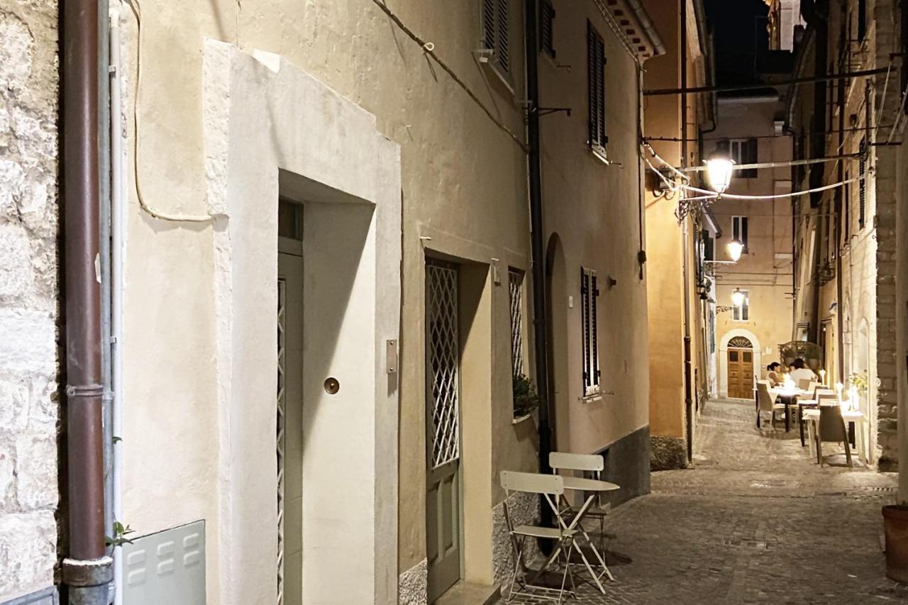 The Painted House, Nei Vicoli Di Sirolo Posto Spiaggia In Omaggio Bagian luar foto
